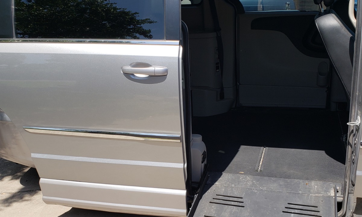 Used 2016 Chrysler Town and Country TOURING Wheelchair Van
