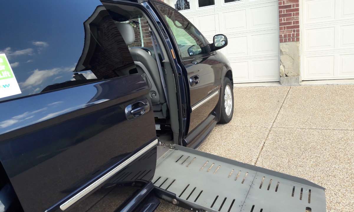 Used 2007 Chrysler Town & Country TOURING Wheelchair Van