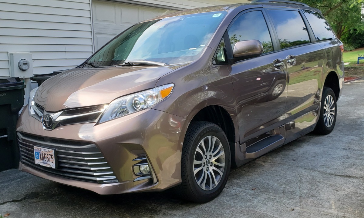 Used 2019 Toyota Sienna XLE Wheelchair Van