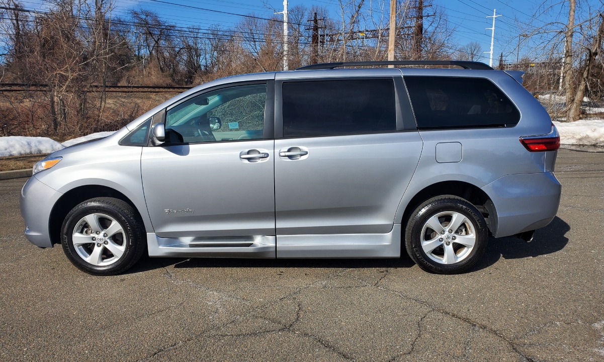 Used 2016 Toyota Sienna LE Wheelchair Van