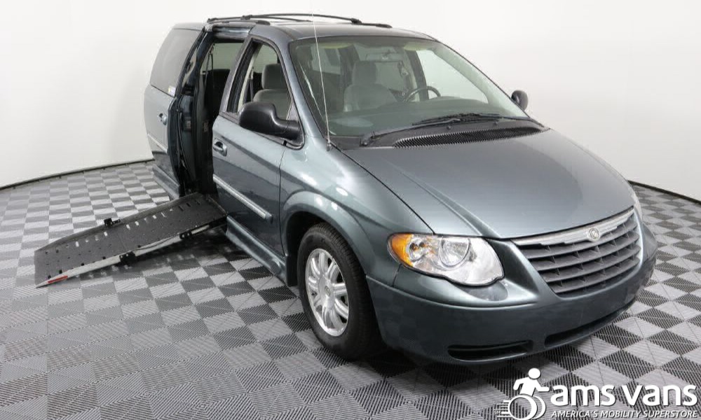 Used 2007 Chrysler Town and Country TOURING Wheelchair Van