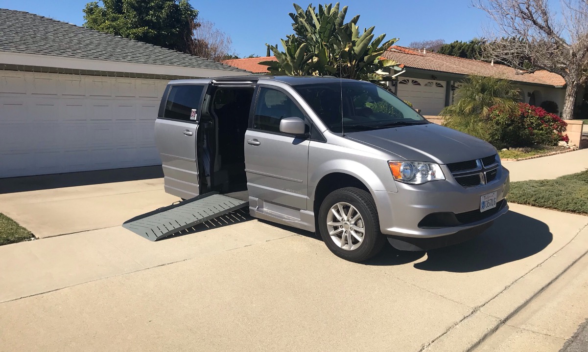 Used 2014 Dodge GRAND CARAVAN SXT Wheelchair Van