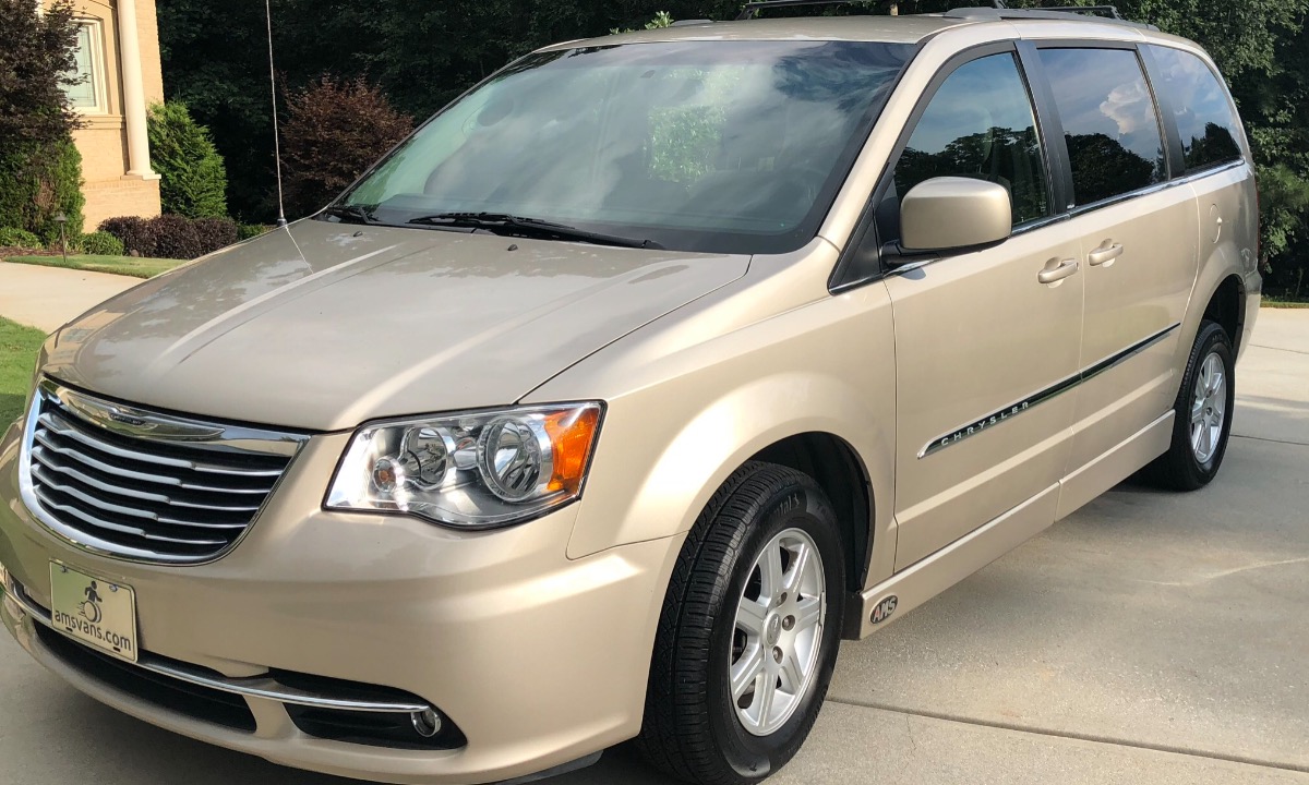 Used 2013 Chrysler Town & Country TOURING Wheelchair Van