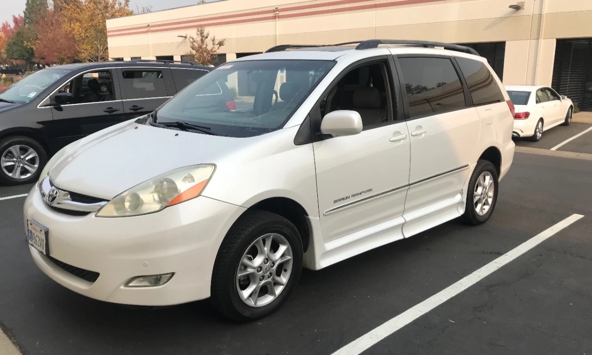 Used 2006 Toyota Sienna XLE LIMITED Wheelchair Van