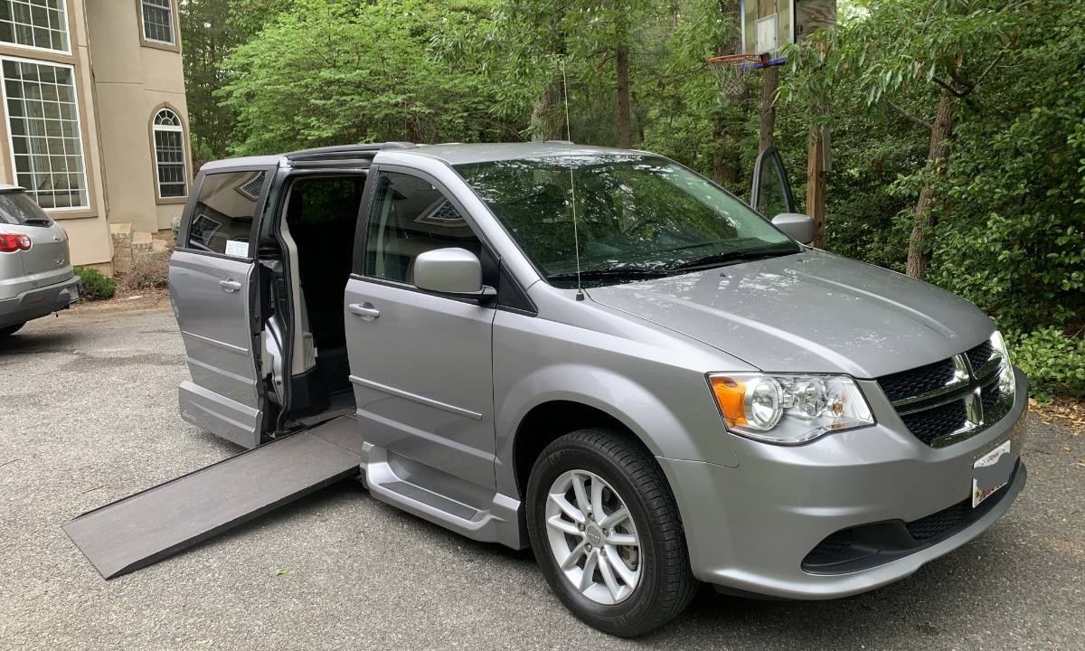 Used 2016 Dodge Grand Caravan SXT Wheelchair Van