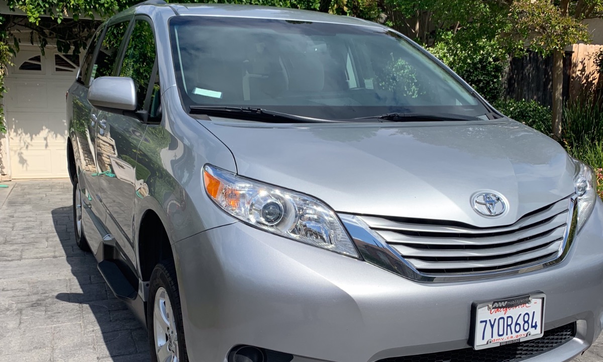 Used 2015 Toyota SIENNA LE Wheelchair Van