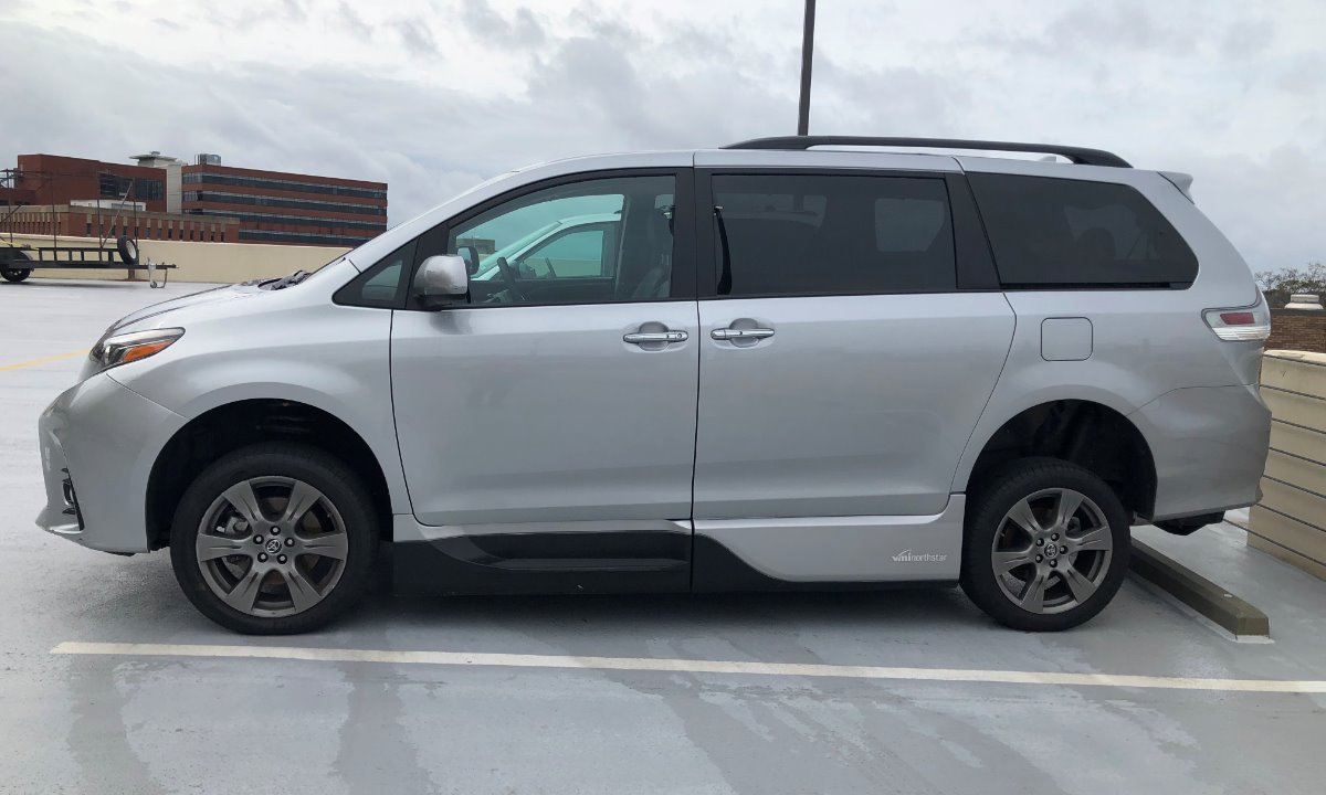 Used 2018 Toyota Sienna SE Wheelchair Van