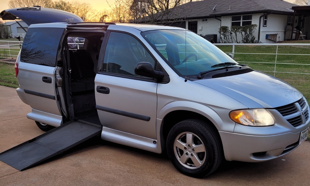 Used 2006 Dodge Grand Caravan TOWN & COUNTRY Wheelchair Van