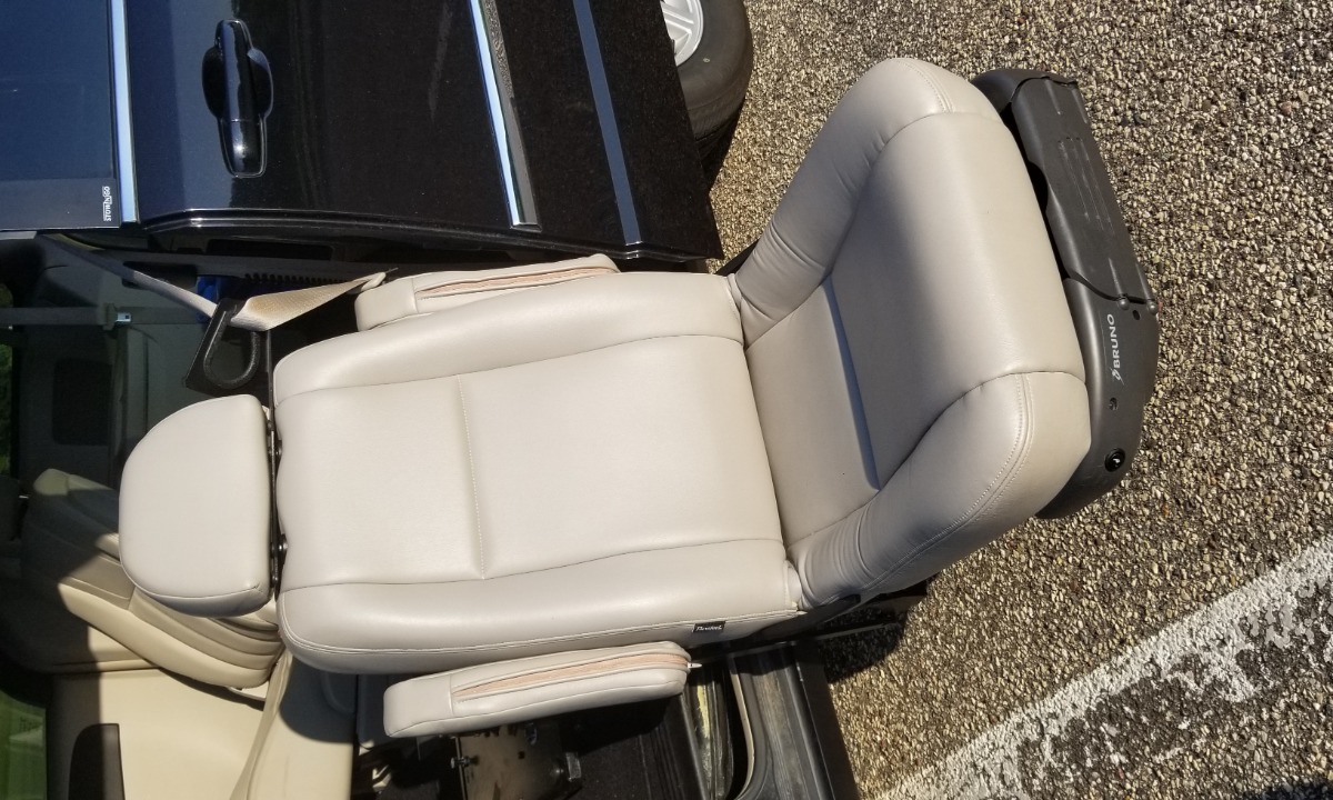Used 2013 Chrysler Town & Country TOURING Wheelchair Van