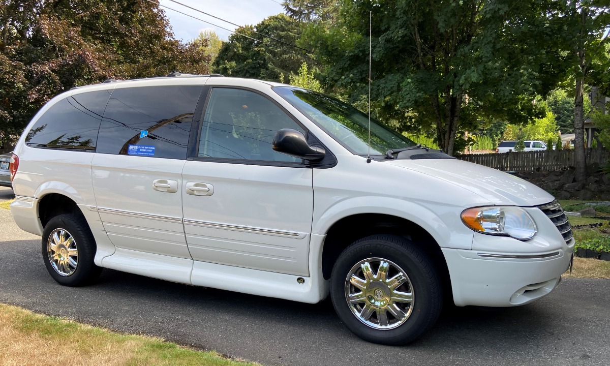 Used 2005 Chysler Town & Country LIMITED Wheelchair Van