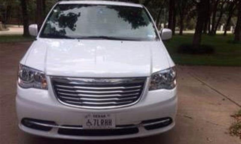 Used 2015 Chryser Town & Country TOURING Wheelchair Van