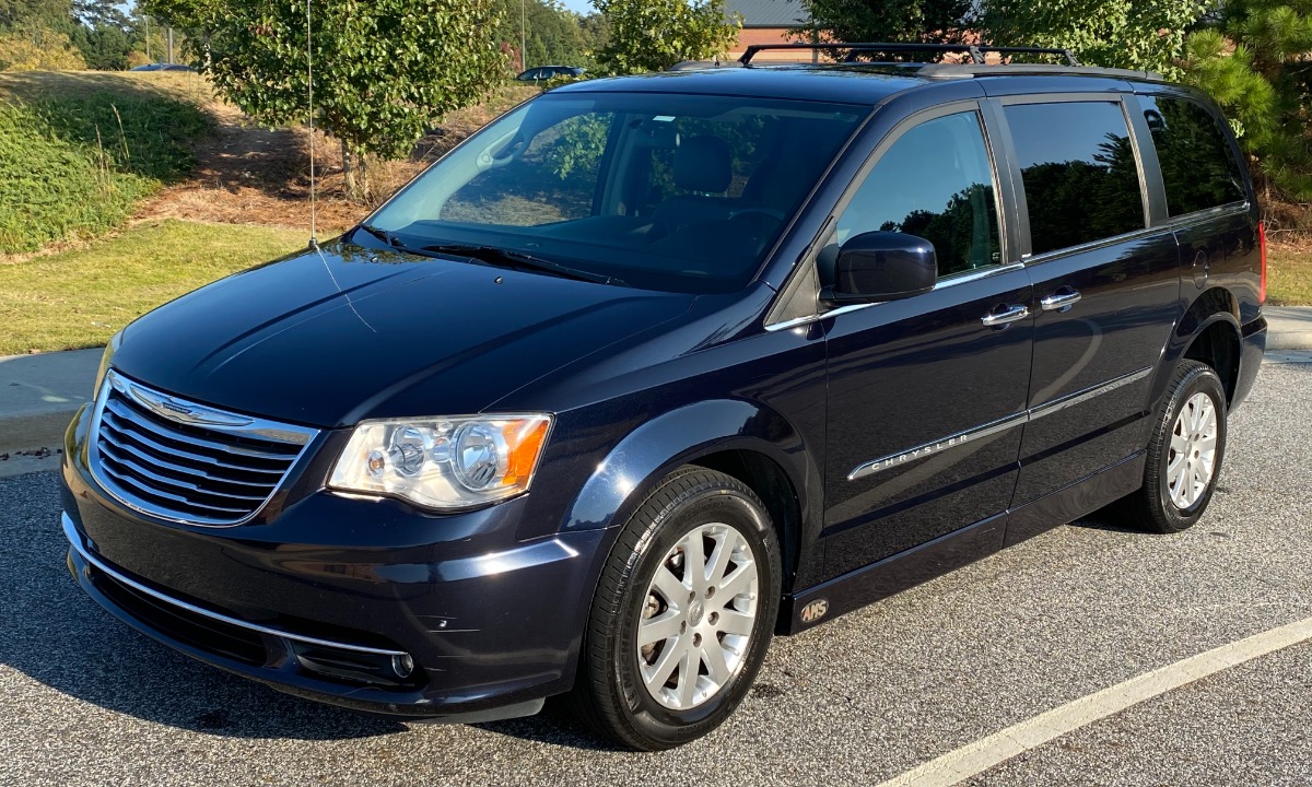 Used 2011 Chrysler Town & Country TOURING L Wheelchair Van