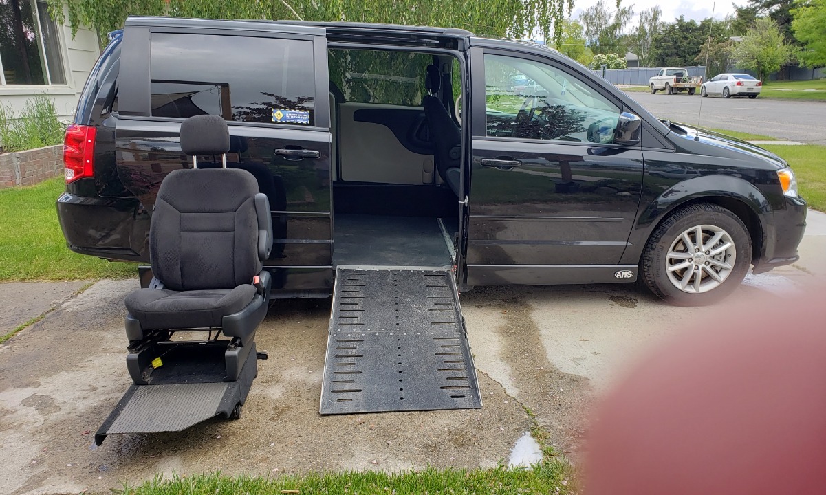 Used 2015 Dodge Caravan SXT Wheelchair Van
