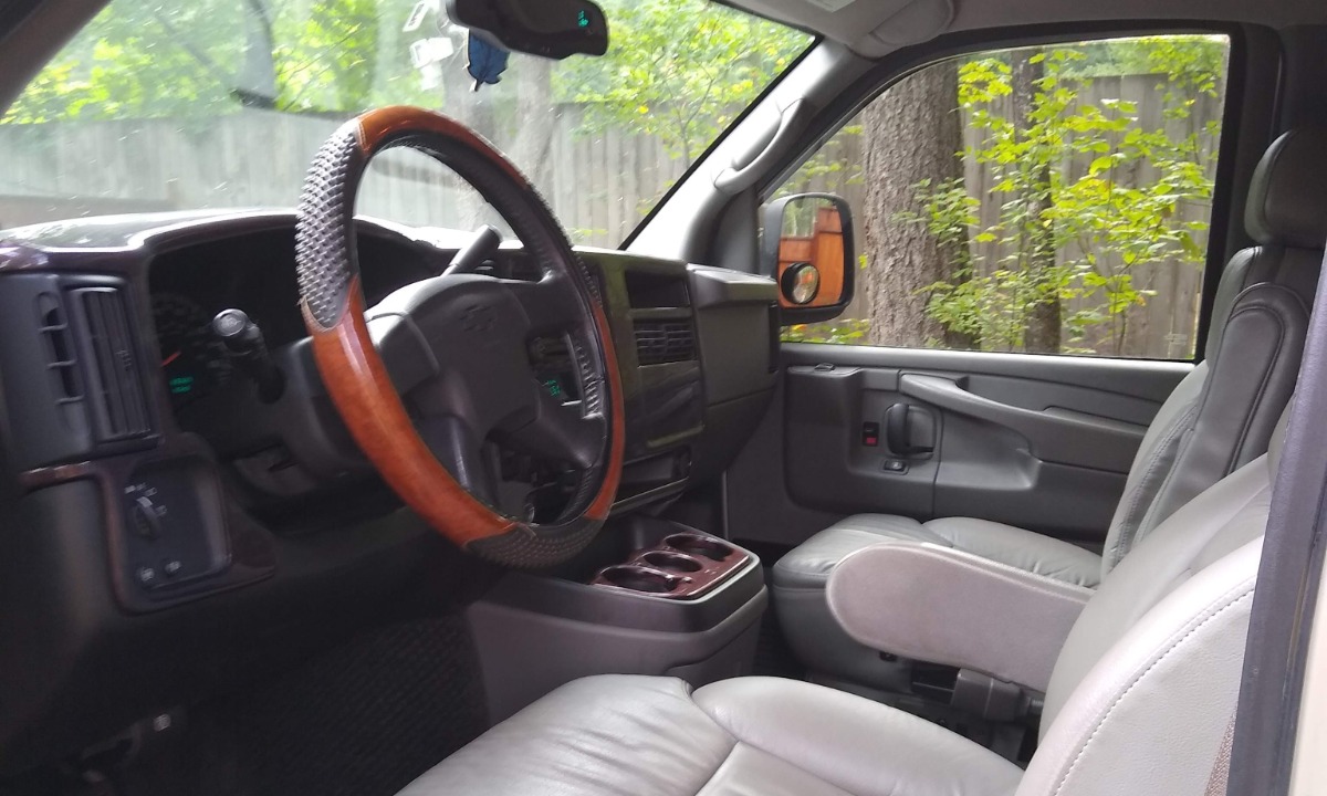 Used Manual Ramp Mobility Classified for Sale on a 2006 Chevy Express